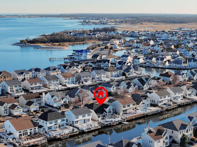 Building Photo - 11 Peaksail Dr