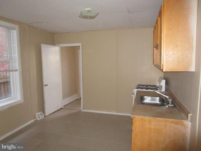 Building Photo - 5137 Marion St