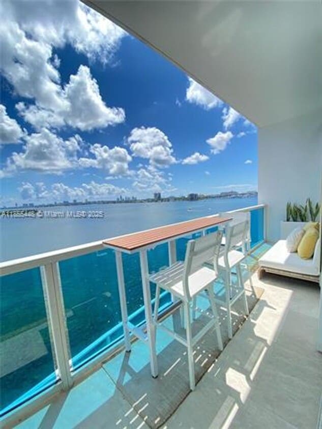 Photo - 725 NE 22nd Street unit 8D (A11855448)