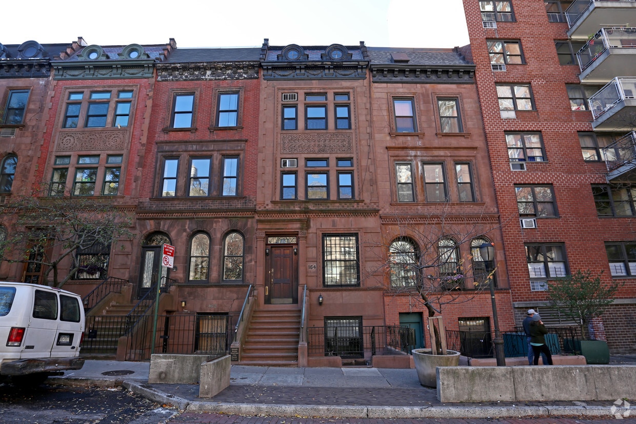 Building Photo - 164 W 94th St