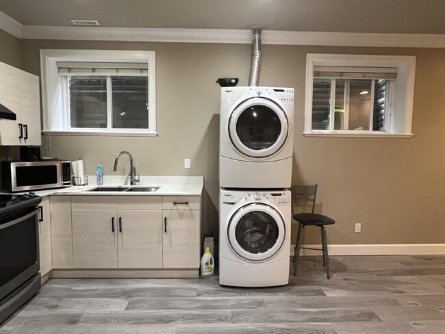 Building Photo - 3xx7-3162 162 St