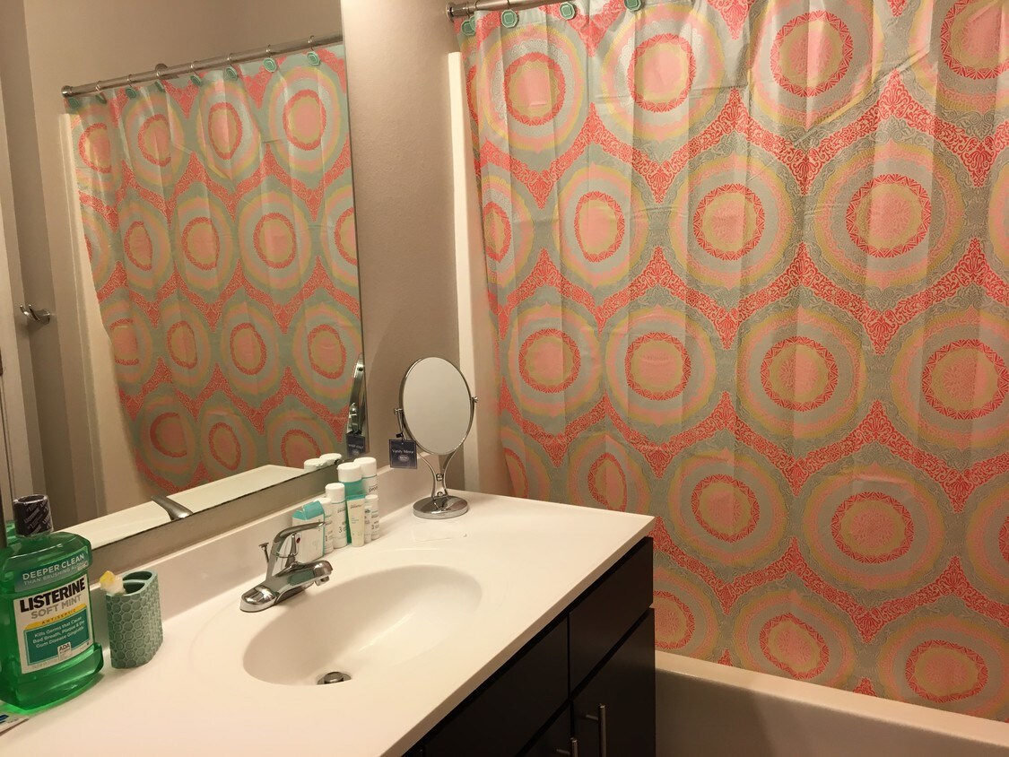 Foto principal - 4940 Pepys Ln