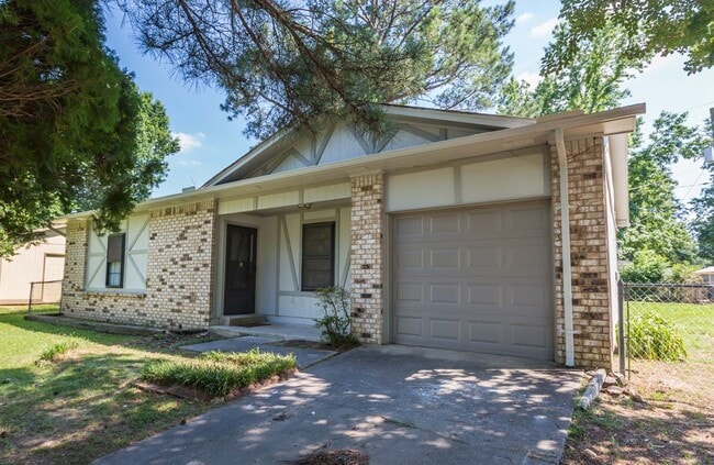 Building Photo - 10 Greenhaven Pl