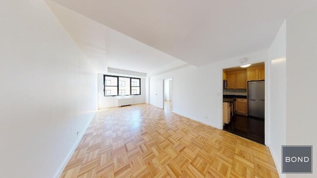 Building Photo - 333 E 49th St