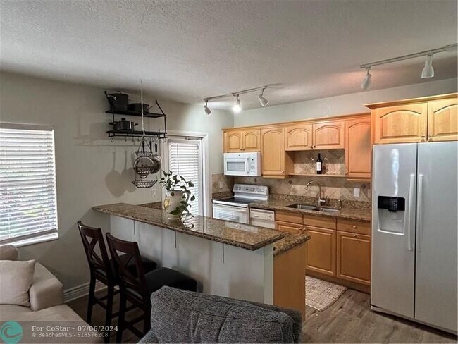 Foto del edificio - 2737 NE 28th St