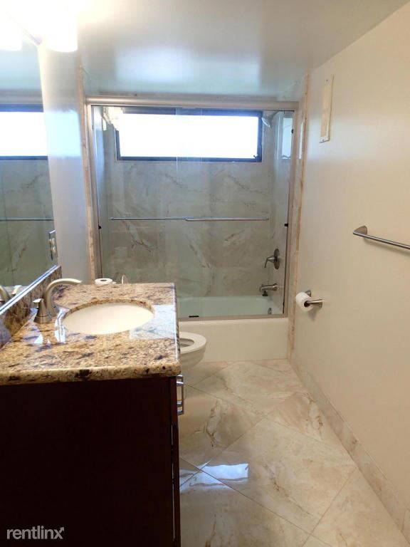 Building Photo - 115 Bay Colony Dr N