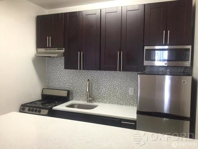 Building Photo - 339 W 51st St