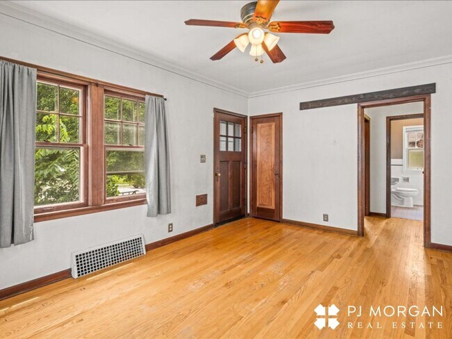 Foto del edificio - 2 bedroom, 1.5 Bathroom House Available Im...