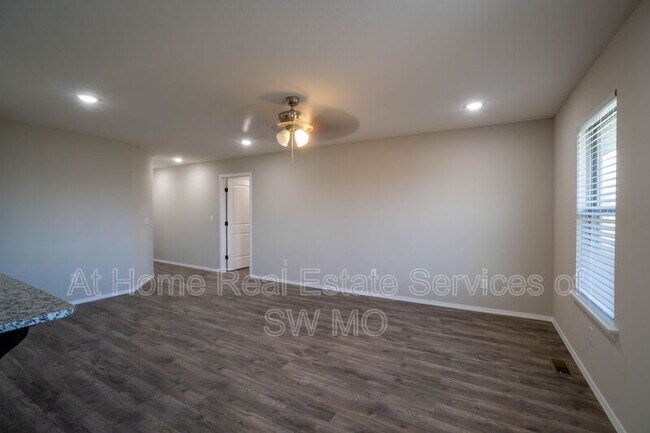 Building Photo - 1803 S 15th St