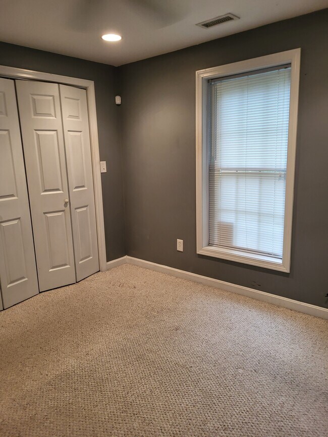 18 Providence St Unit 3L, Millbury, MA 01527 Apartments in Millbury