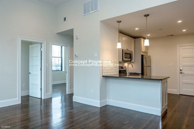 Building Photo - 2 br, 1 bath  - 11 Newcomb St Apt 8M