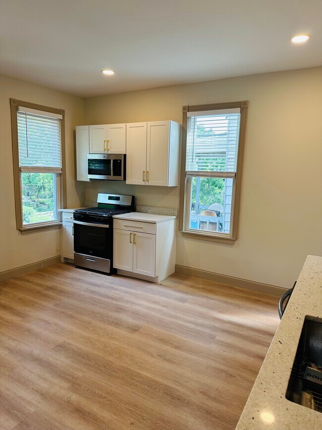 Kitchen - 514 Delta Ave