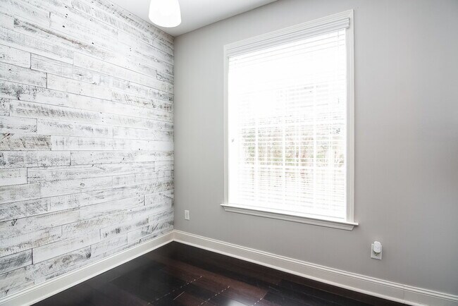 Foto del edificio - 4902 Longleaf Oak Cove