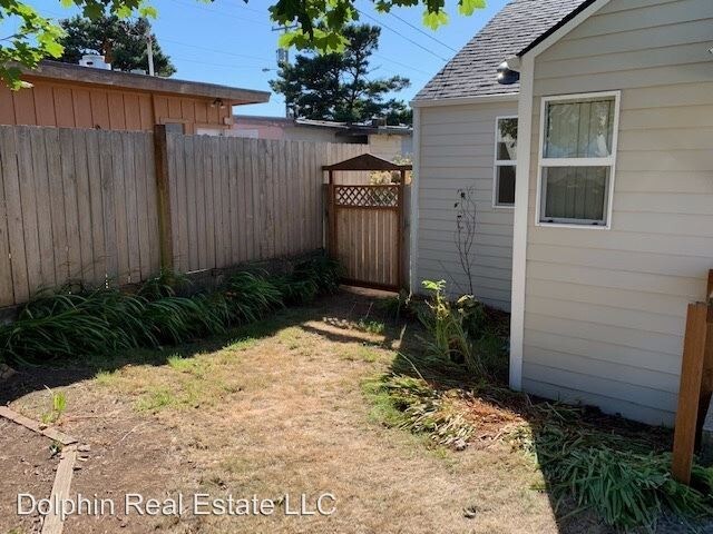 Building Photo - 2 br, 1 bath House - 415 NE Eads St.