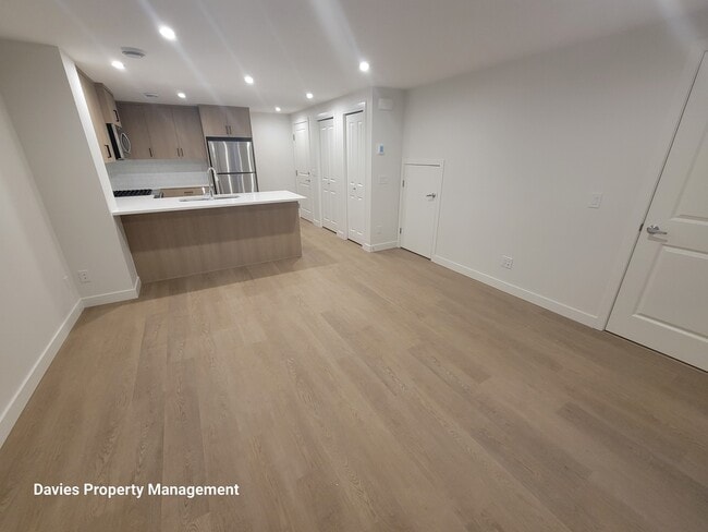 Photo du bâtiment - 2222 Muckleplum Cres SW