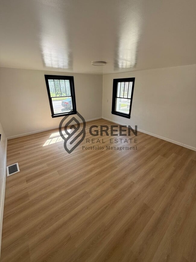 Building Photo - 735 N Schuyler Ave