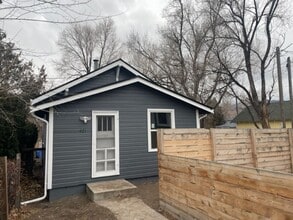 Building Photo - 421 W Kiowa St