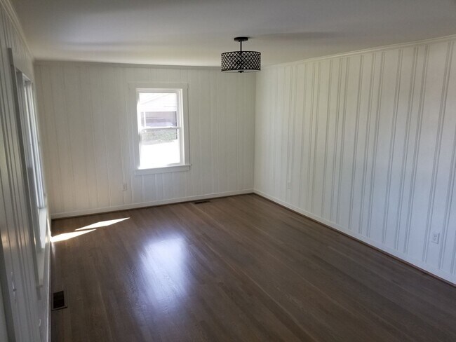 Building Photo - Single Family 4 BR, 3 Bath Home for Rent