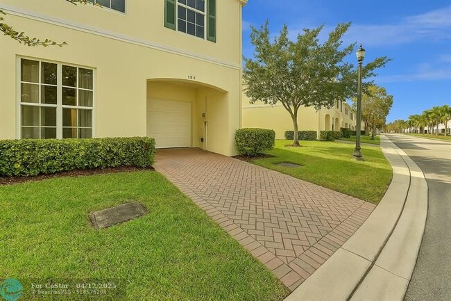 Building Photo - 152 SW 7th Ct