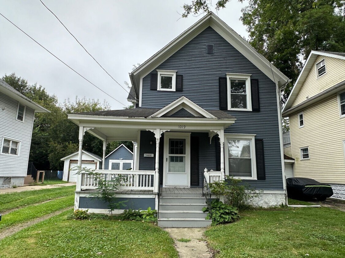 Foto principal - 1019 Woodbridge St