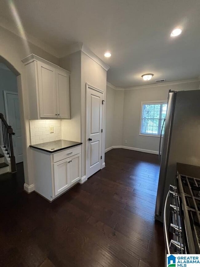 Building Photo - 4215 Lennox Dr