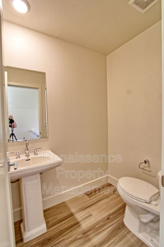 Building Photo - 3871 Vanguard Cmn