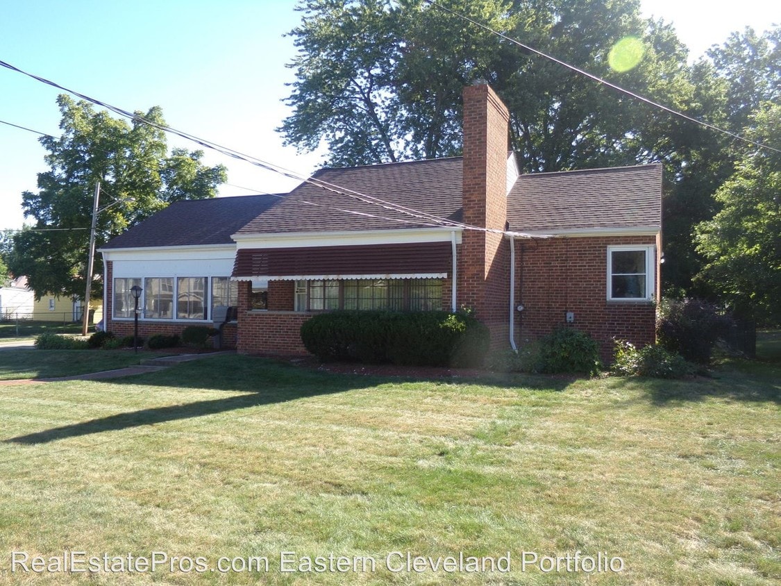 Primary Photo - 3 br, 1 bath House - 4735 Lawrence Ave.