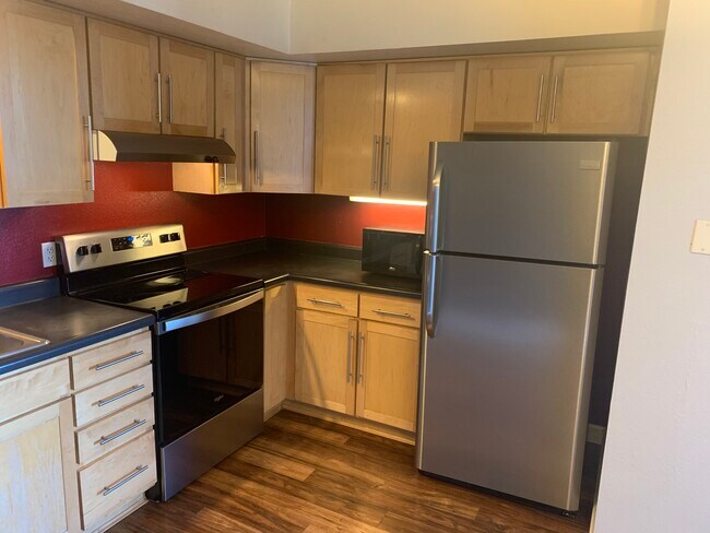 Kitchen - 601 W 11th Ave