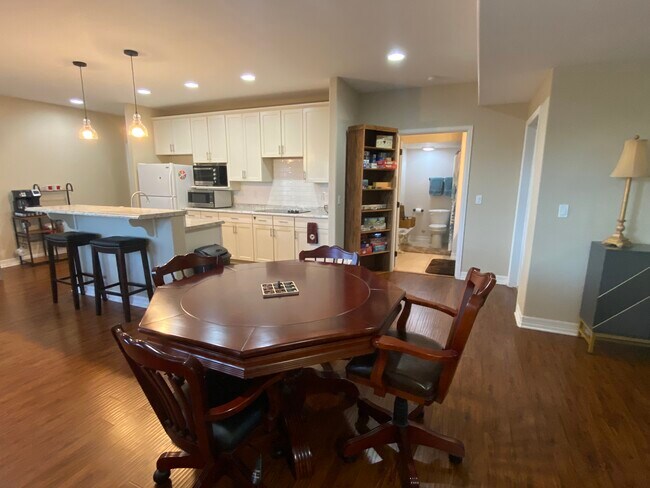 Foto del edificio - 220 Eagle Pines Dr