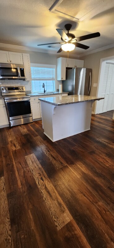 Foto del edificio - 895 Brackett Rd