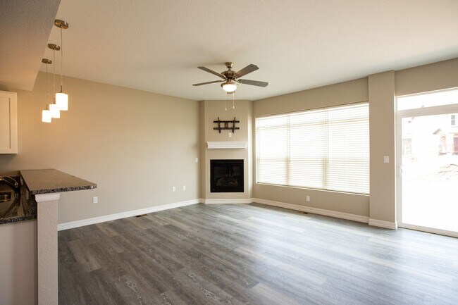 Building Photo - 3 Bedroom Luxury Townhome in Northgate
