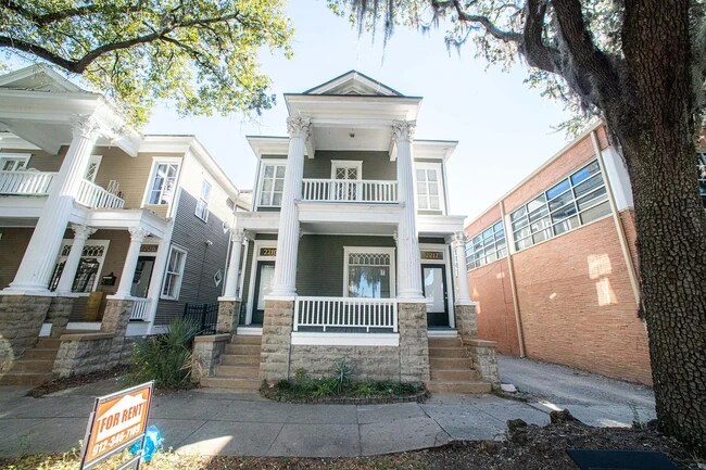 Building Photo - 2210 Bull St