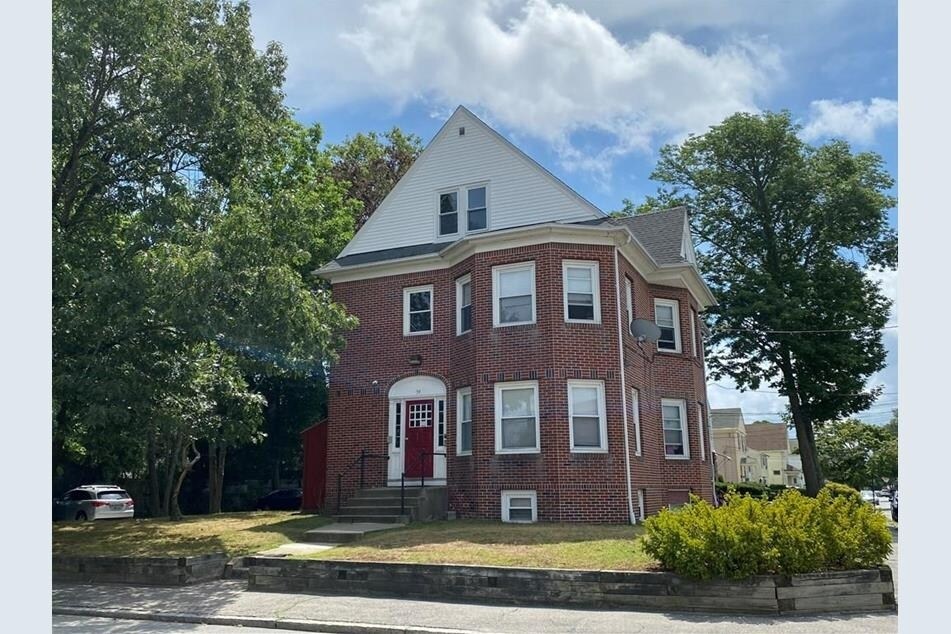 Primary Photo - 74 Auburn St