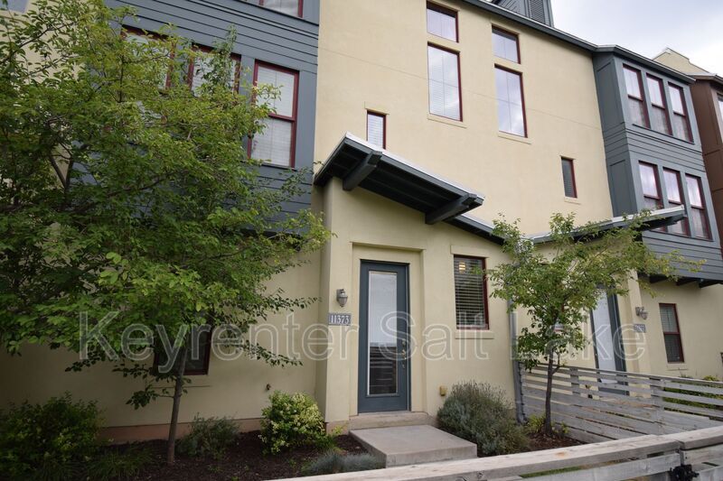 Primary Photo - 11373 S Oakmond Rd