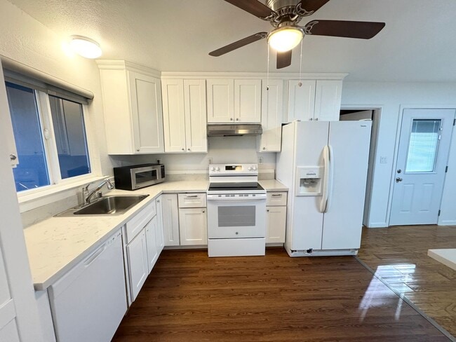 Foto del edificio - Great shape Jensen Tract Single Family Home in Livermore ADA Compliant