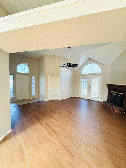 Foto del edificio - 932 Winchester Ln