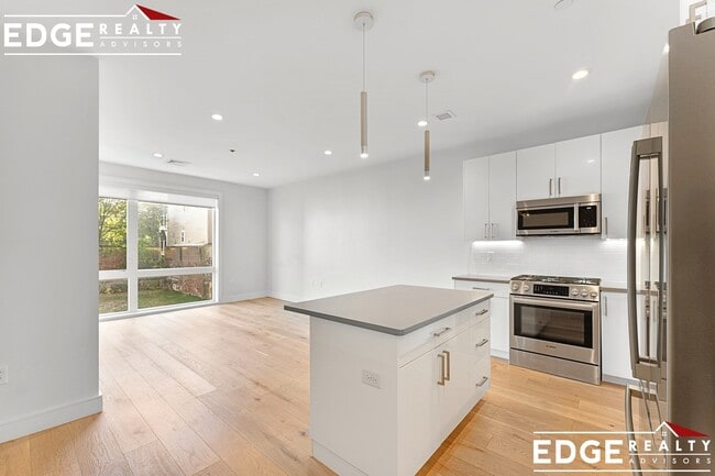 Foto del edificio - 420 W Broadway