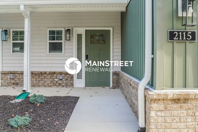 Building Photo - 3 Bedroom Pet-Friendly Home in Jeffersonville, IN with Main Street Renewal