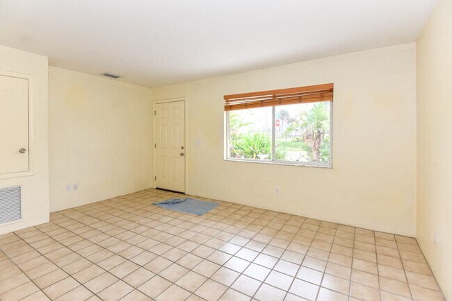 Living Room area - 906 E 11th Ave