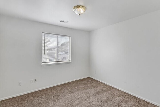 Foto del edificio - Charming 3-Bedroom Home in a Prime Location