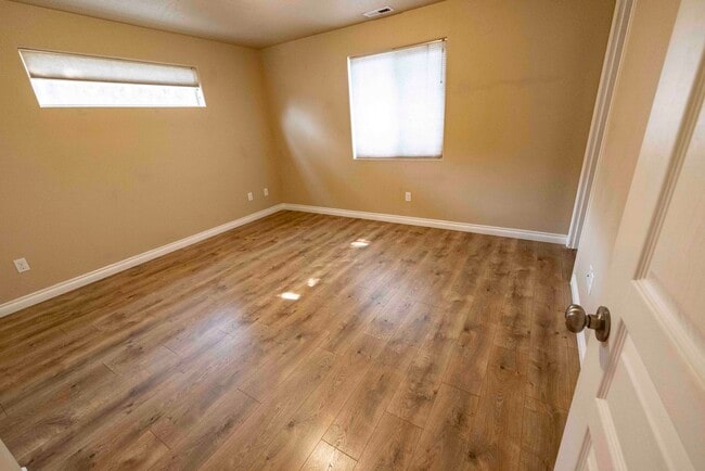 Foto del edificio - 1300 SW Greeley St