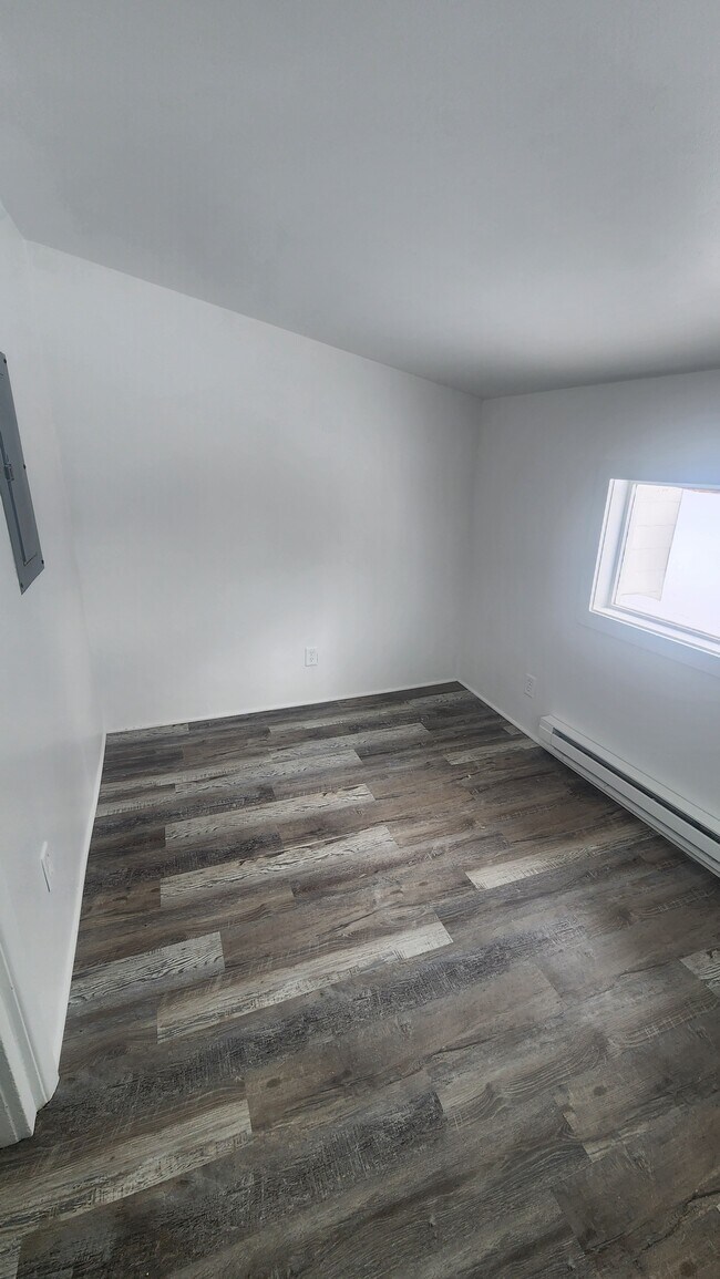 Building Photo - 32 E 2nd St