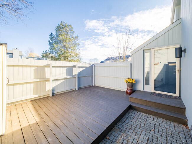 Foto del edificio - 2 Cypress Ln