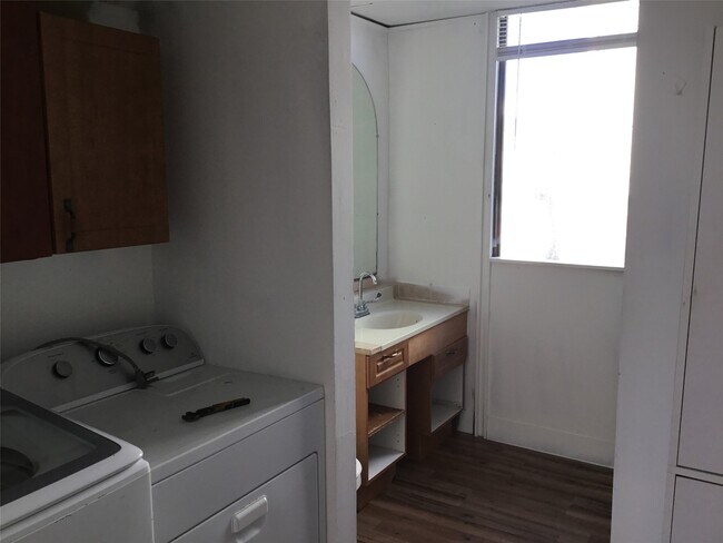 Foto del edificio - 1404 E Bayshore Dr