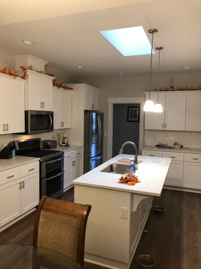 Kitchen - 3698 NE Hembree St
