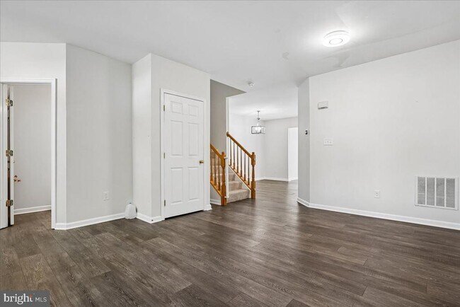 Foto del edificio - 3802 Koval Ln