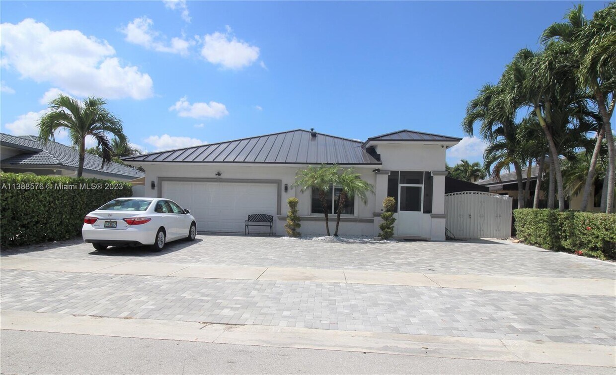7844 NW 200th St, Hialeah, FL 33015 House Rental in Hialeah, FL