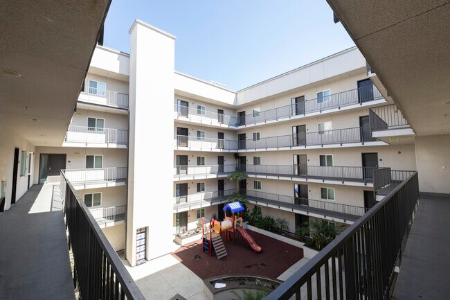 Building Photo - Bonnie Brae Apartments