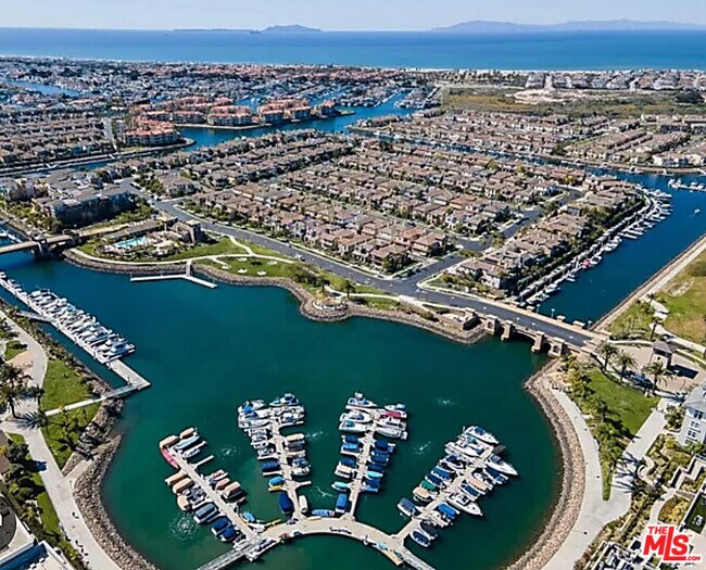 Foto del edificio - 1353 Caspian Way