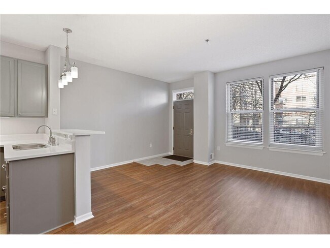 Building Photo - 645 N 1st St